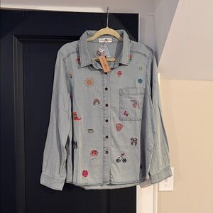 NATURAL LIFE Light Blue Button Down Shirt with Colorful Embroidery
